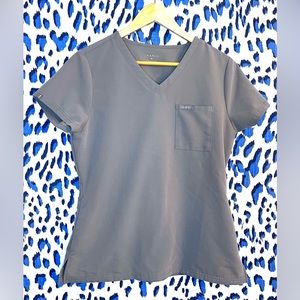 JAANUU 3 POCKET V NECK TOP, SIZE MEDIUM, GRAY